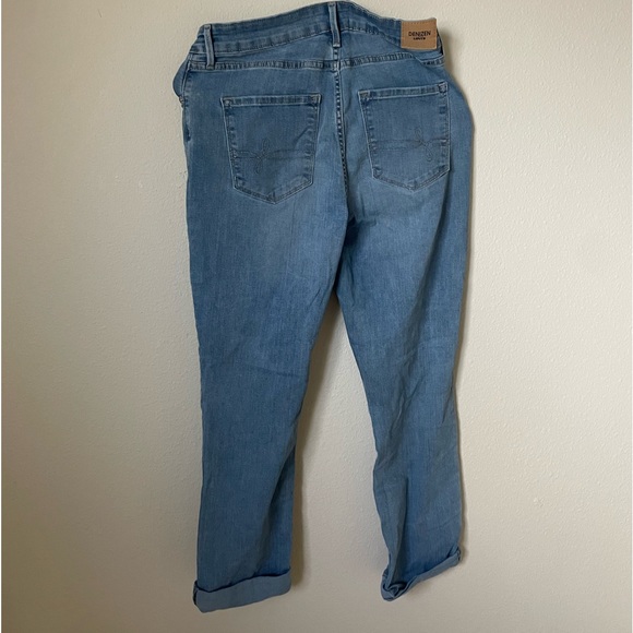 Denizen from Levi’s Mid Rise Slim Jeans Light Wash - Picture 2 of 5